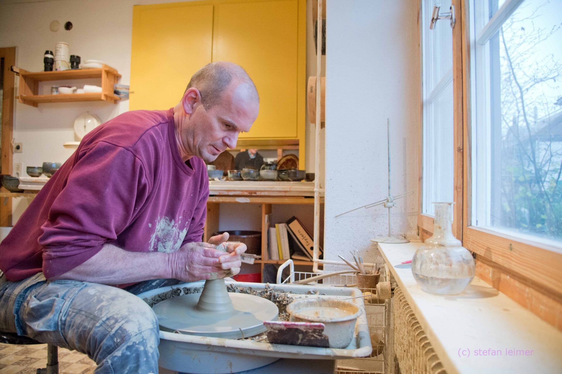 André Fasolin in seinem Töpfer Atelier